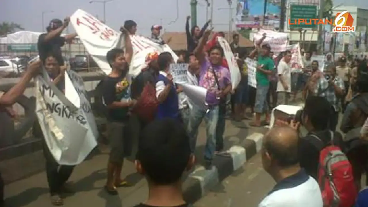 demo-pedagang-pasar-gembrong-130913c.jpg