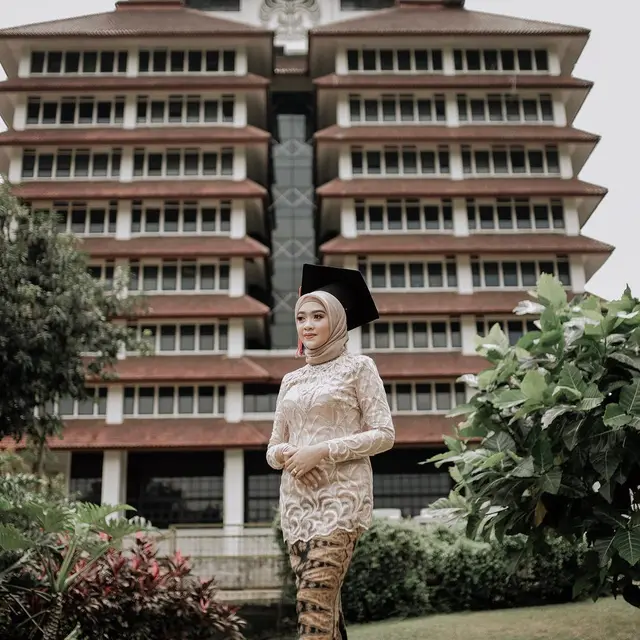 6 Potret Rani Safitra, Wanita Viral Dilamar Tetangga Depan Rumah