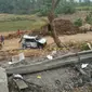 Penampakan mobil yang terlibat kecelakaan beruntun di Tol Cipularang. (Liputan6.com/ Abramena)