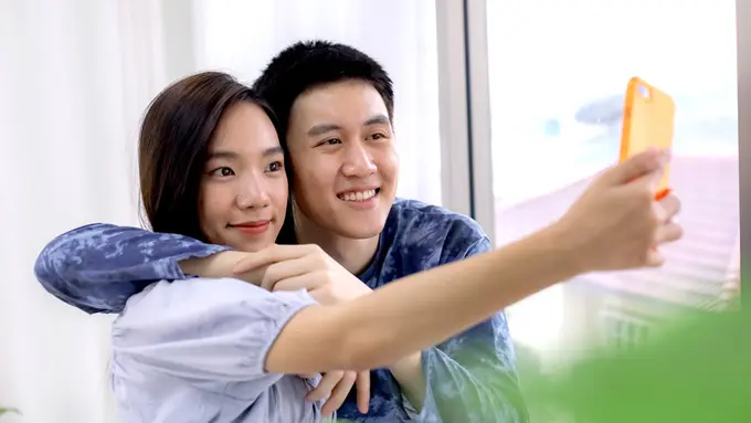 couple selfie foto bareng