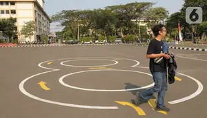 Sebelumnya, Kapolri Jenderal Listyo Sigit Prabowo meminta Korlantas memperbaiki ujian praktek pembuatan SIM dengan manuver zig-zag dan angka 8. (merdeka.com/Imam Buhori)