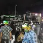 Truk tanah yang terguling di Jalan Raya Serpong, Tangerang Selatan. (Pramita Tristiawati)