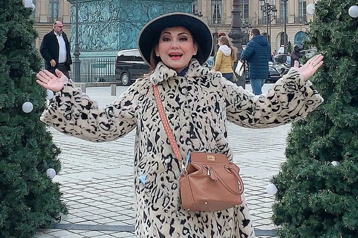 FOTO: Gaya Kasual Nia Daniaty, Tetap Terlihat Awet Muda