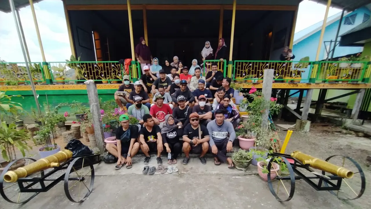 Aksi di rumah adat Bulungan