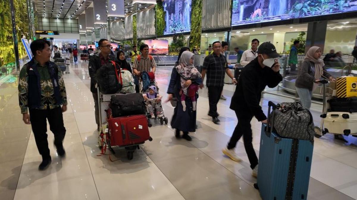 Kemlu Evakuasi 45 WNI, DPR Ingatkan Ratusan WNI Masih Bertahan di Iran