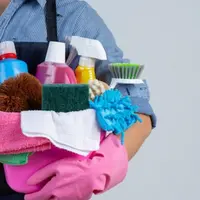 Ilustrasi membersihkan rumah. (Freepik)