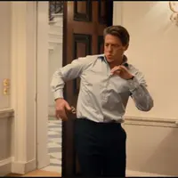 Hugh Grant joget saat mendengarkan lagu Hotline Bling milik Drake di teaser film pendek Love Actually. (Via: people.com)