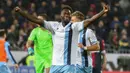Pemain Lazioa Felipe Caicedo berselebrasi usai mencetak gol ke gawang Cagliari di menit ke-90+8 pada pertandingan lanjutan Liga Serie A Italia di Sardegna Arena, pulau Sardinia (16/12/2019). Lazio menang dramatis 2-1 atas Cagliari. (AP Photo/Fabio Murru)