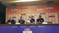 Pelatih Julio Banuelos menyebut persiapan Persija Jakarta melawan PSM Makassar tidak sempurna. (Bola.com/Zulfirdaus Harahap)