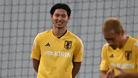 Gelandang Timnas Jepang, Takumi Minamino, memasang target tinggi di Piala Asia 2023. (AFP/Phillip  Fong)