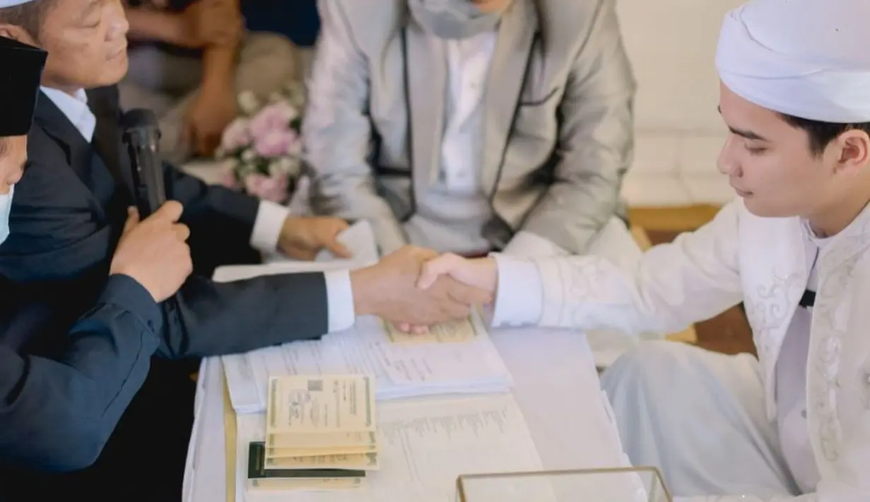 Potret Pernikahan Alvin Faiz dan Henny Rahman (Intagram/umi_yuni_syahla_aceh)