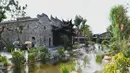 Para wisatawan mengunjungi Akademi Wolong di Wilayah Changting, Provinsi Fujian, China tenggara (20/8/2020). Untuk menunjukkan sejarah dan kebudayaannya secara maksimal, Wilayah Changting dilestarikan sesuai dengan penampilannya di zaman kuno. (Xinhua/Lin Shanchuan)