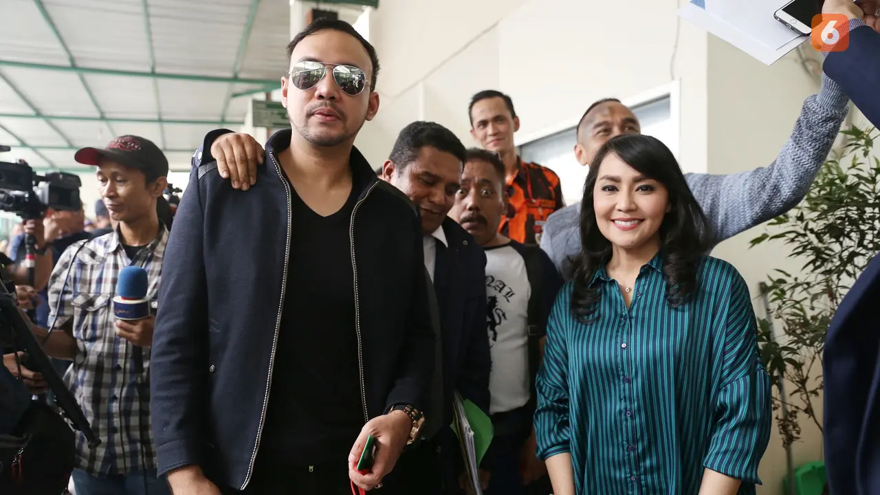 [Bintang] Tessa Kaunang dan Sandy Tumiwa