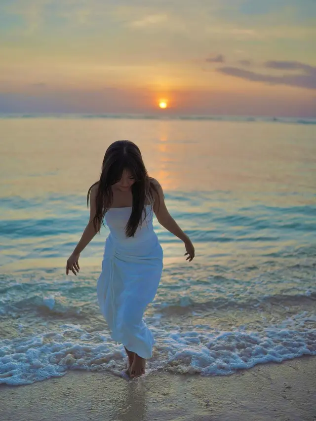 Fuji An di pantai (Instagram/fuji_an)