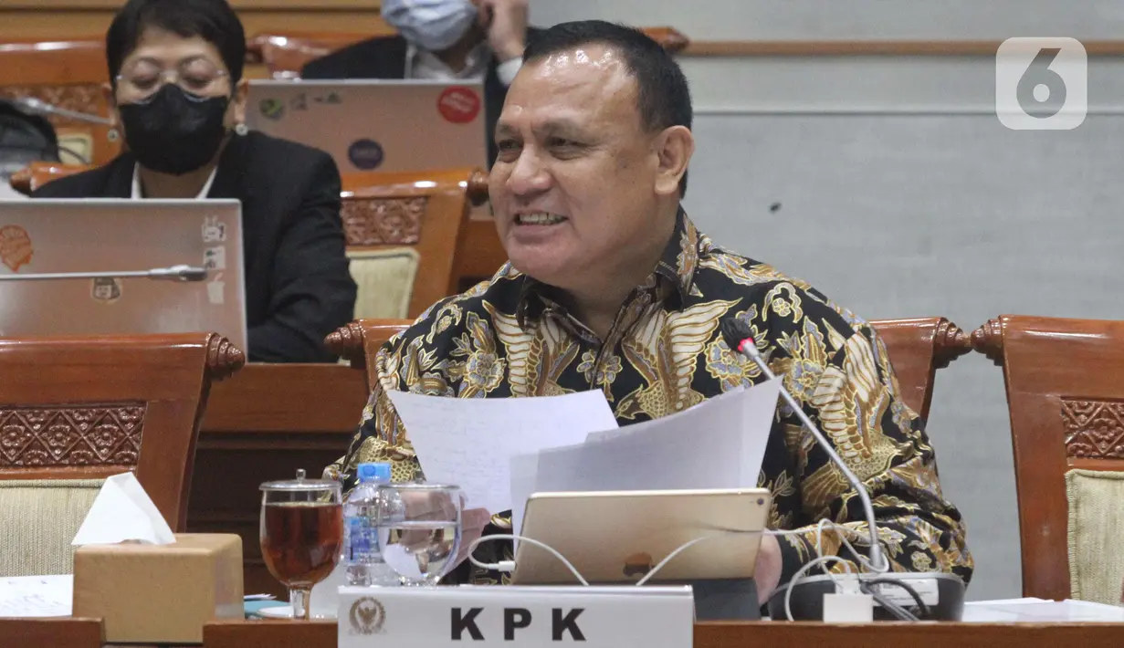 Ketua Komisi Pemberantasan Korupsi (KPK), Firli Bahuri saat mengikuti rapat kerja dengan Komisi III DPR di Kompleks Parlemen, Senayan, Jakarta, Rabu (7/9/2022). Rapat tersebut membahas RKA K/L tahun 2023 dan pembahasan usulan program yang akan didanai oleh DAK. (Liputan6.com/Angga Yuniar)