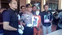 Kapolres Garut AKBP Budi Satria Wiguna menunjukan pelaku pembunuhan (Liputn6.com/Jayadi Supriadin)