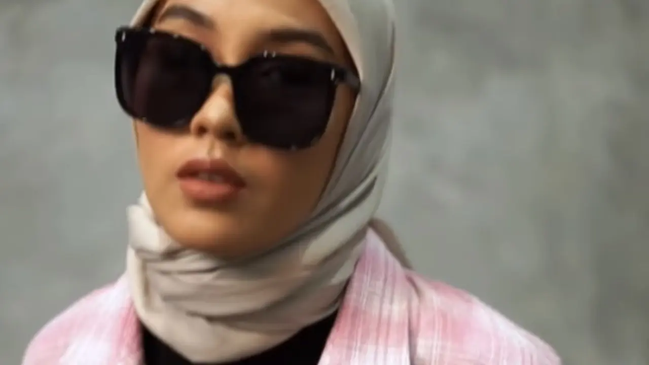 Inspirasi OOTD Pakaian Motif Kotak-Kotak dari Klasik Hingga Edgy