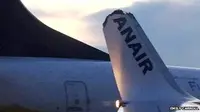 Senggolan di Bandara, Sayap dan Ekor Pesawat Ryanair Patah