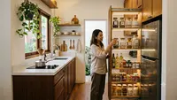 7 Ide Pantry Geser untuk Dapur Sempit, Hemat Ruang dan Tetap Estetik