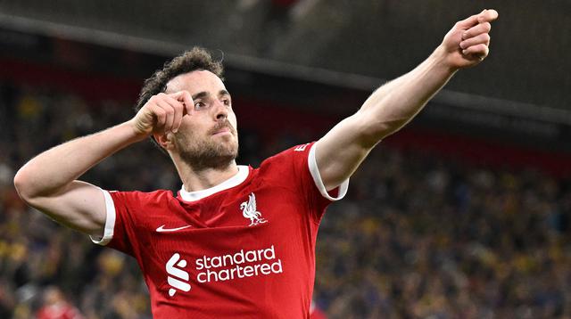 Pemain Liverpool, Diogo Jota melakukan selebrasi setelah mencetak gol kedua timnya ke gawang Union Saint-Gilloise pada laga Grup E Liga Europa 2023/2024 yang berlangsung di Anfield, Inggris, Jumat (6/10/2023) dini hari WIB. Liverpool menang dengan skor 2-0. (AFP/Oli Scarff)