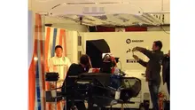 Pebalap Manor Racing Team, Rio Haryanto saat melakukan foto sesion di Barcelona, Senin (22/2/2016). (Bola.com/Istimewa)