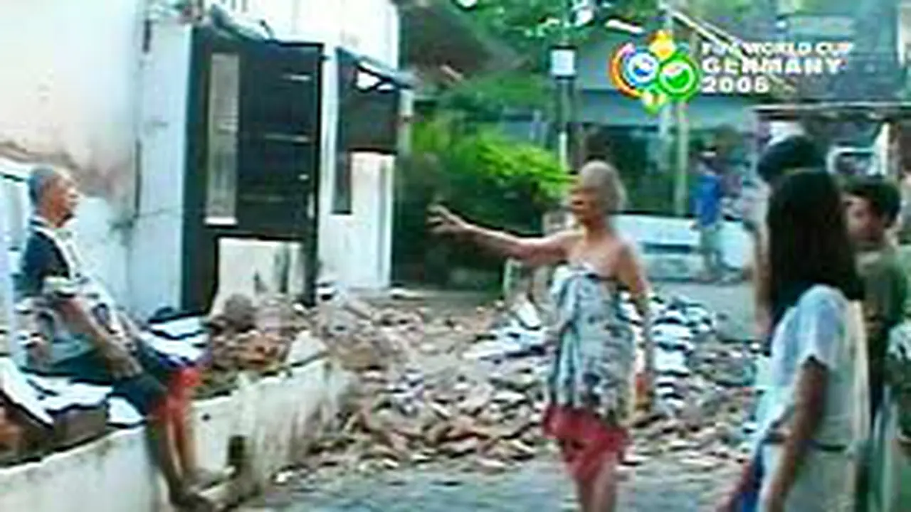 270506abreak-gempa2.jpg
