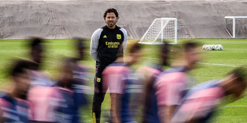 Fabio Grosso Pertama Kali Pimpin Latihan Lyon