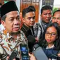 Wakil Ketua DPR RI Fahri Hamzah menjawab pertanyaan media usai menjalani proses mediasi dengan PKS di PN Jakarta Selatan, Selasa (3/5). Fahri menggugat PKS atas keputusan pemecatannya dari segala jenjang keanggotaan partai. (Liputan6.com/Yoppy Renato)
