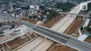 Foto udara suasana Jalan Tol Cinere-Jagorawi (Cijago) seksi 3B di kawasan Limo, Kota Depok, Jawa Barat, Senin (23/10/2023). (Liputan6.com/Herman Zakharia)