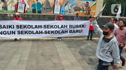 Bertepatan dengan Hari Pendidikan Nasional, mereka menyuarakan Revolusi Pendidikan Nasional. (Liputan6.com/Angga Yuniar)