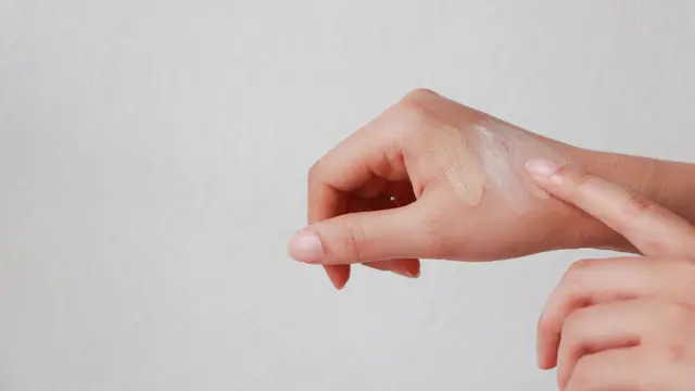 Ciptakan Penampilan Flawless, Begini Cara Memilih Bedak yang Tepat dan Sesuai dengan Warna Kulit