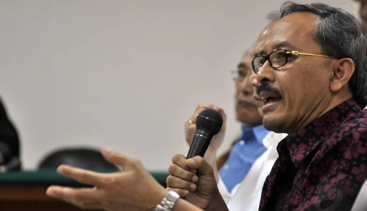 Terdakwa dugaan korupsi pembangunan dermaga Sabang, Heru Sulaksono saat memberikan kesaksian di Pengadilan Tipikor, Jakarta, Senin (3/11/2014). (Liputan6.com/Miftahul Hayat)