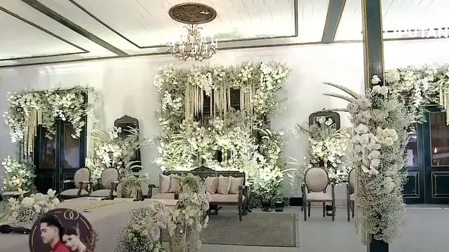 Pendopo Agung Royal Ambarrukmo, Daerah Istimewa Yogyakarta sudah dipercantik dengan bunga segar dominasi warna putih dalam akad nikah Kaesang - Erina Gudono (Foto: Tangkapan Layar Youtube Liputan6)