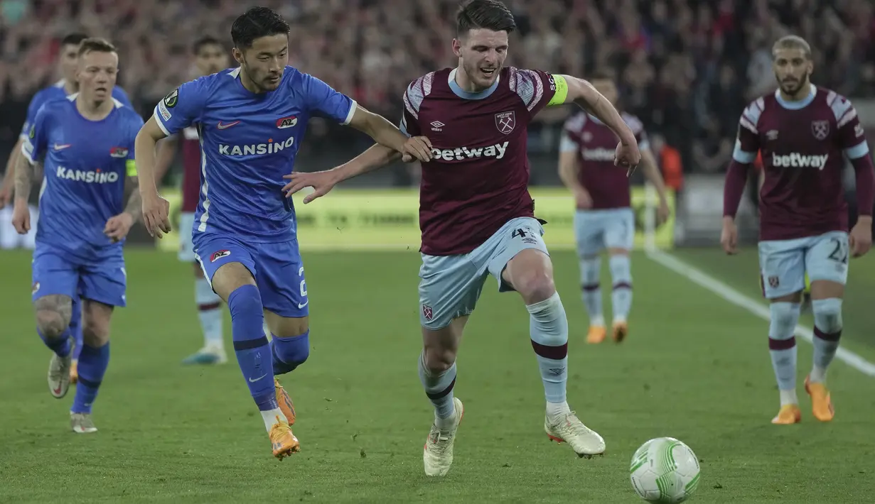 Beraksi di kandang sendiri, West Ham menang 2-1 atas AZ Alkmaar. (AP Photo/Kin Cheung)