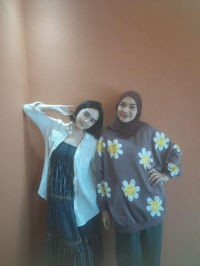 Tika Bravani dan Yasamin Jasem.