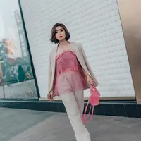 Febby Rastanty selalu mampu tampil menawan di setiap kali pamer OOTD. Termasuk di OOTD kali ini [@febbyrastanty]