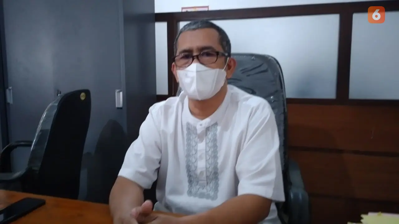 Kasi Pengembangan Hubungan Industrial Disnakertrans Banyuwangi, Muhammad Rusdi (Hermawan Arifianto/Liputan6.com)