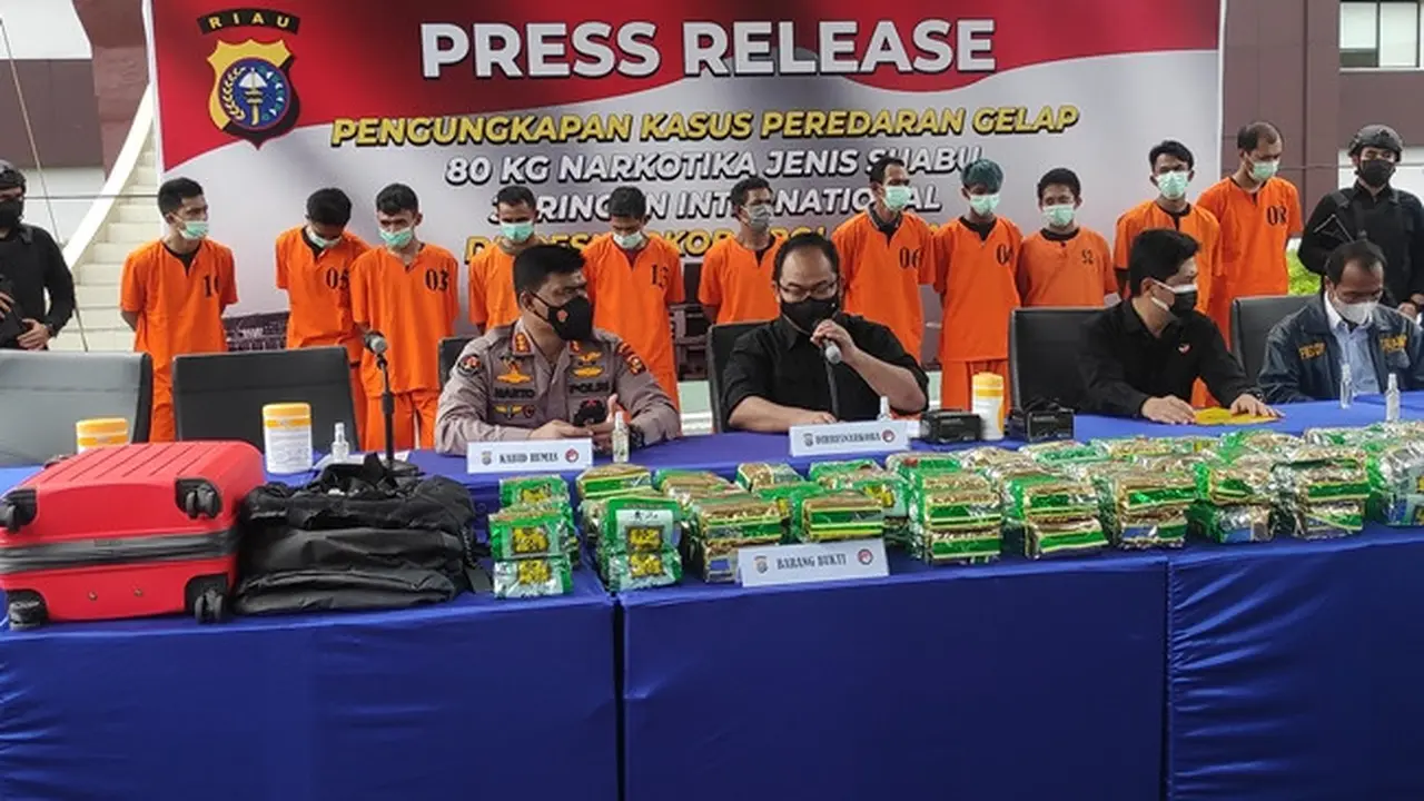 Konferensi pers pengungkapan 80 kiligram narkoba jenis sabu di Polda Riau.
