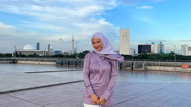 7 Potret Terbaru Indah Permatasari, Disebut Kian Langsing Usai Melahirkan