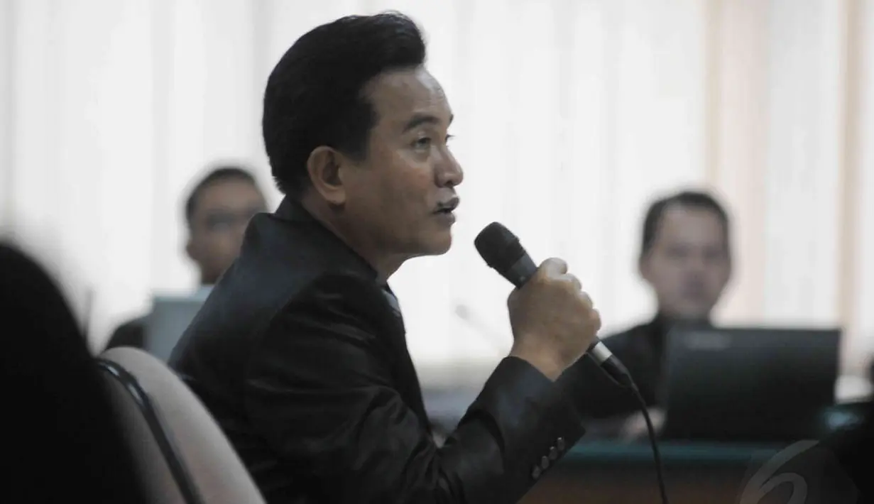 Pakar Hukum Tata Negara Yusril Izha Mahendra memberikan keterangan sebagai saksi di Pengadilan Tipikor, Rabu (3/9/14). (Liputan6.com/Herman Zakharia)