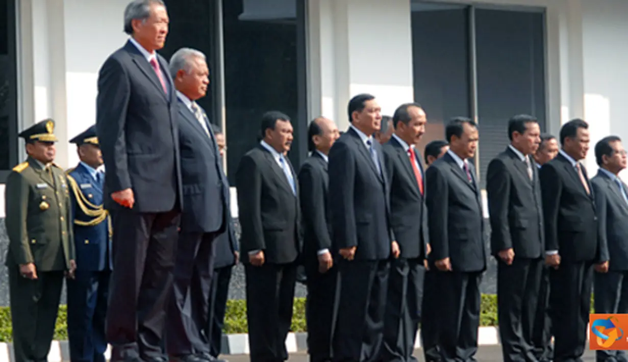 Citizen6, Jakarta: Menteri Pertahanan Republik Indonesia, Purnomo Yusgiantoro menerima kunjungan kehormatan Menhan Singapura Dr Ng Eng Hen, Selasa (26/7), di Kantor Kementerian Pertahanan, Jakarta. (Pengirim: Kemhan Puskom)