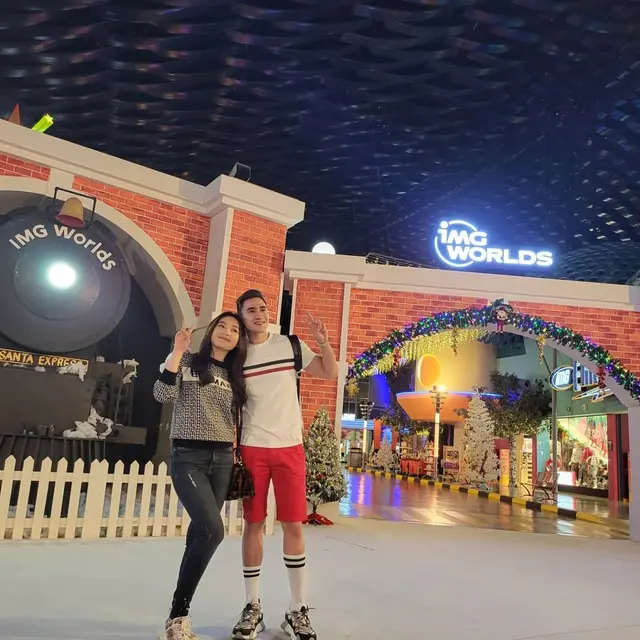 Natasha Wilona dan Verrell Bramasta di Dubai
