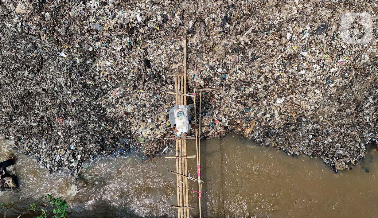 Hal ini seiring bertambah padatnya penduduk di Kota Depok yaitu mencapai lebih dari 2 juta jiwa. (merdeka.com/Arie Basuki)