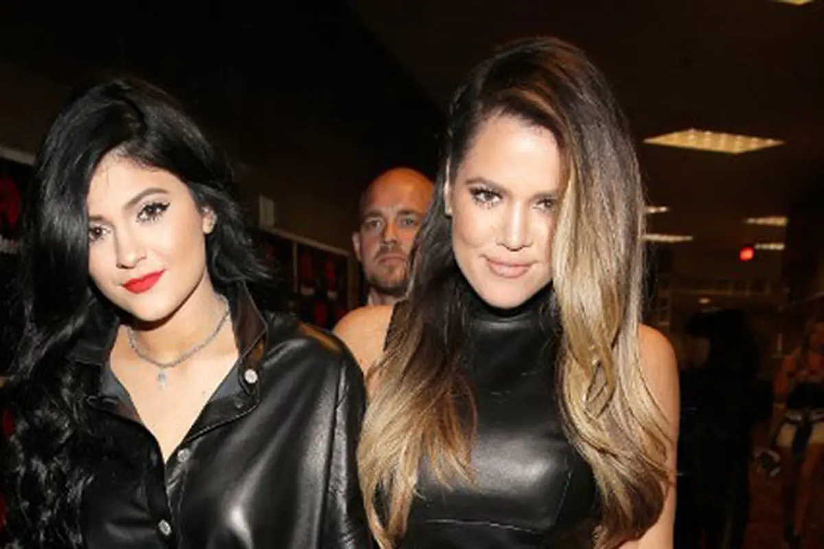 [Bintang] Kylie Jenner - Khloe Kardashian
