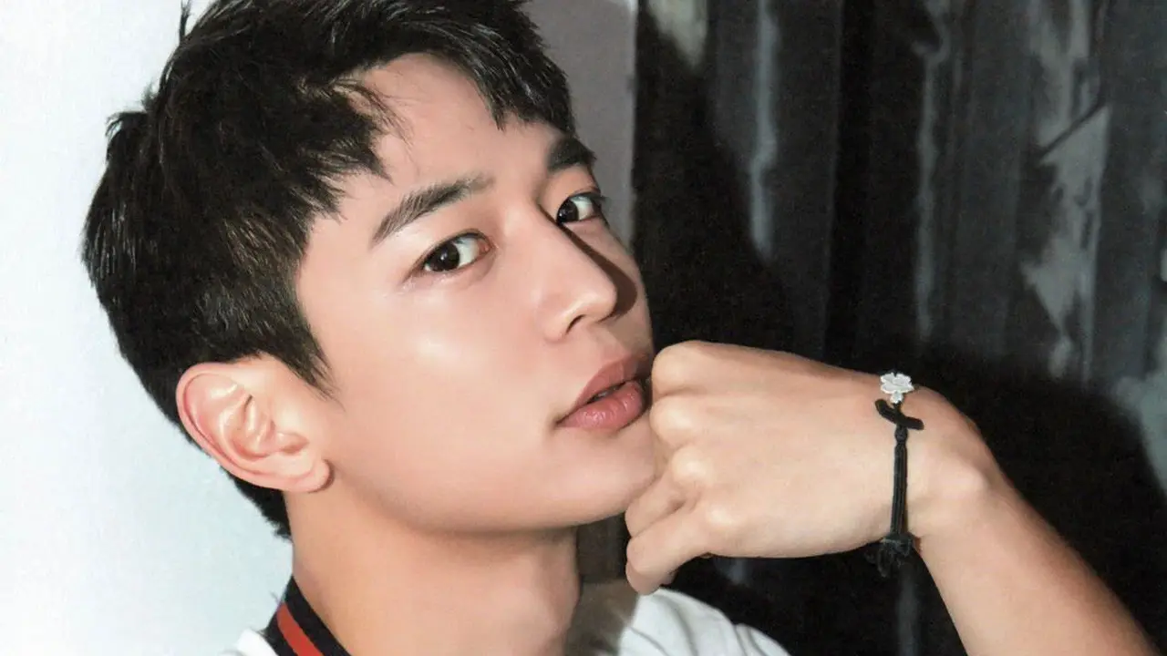 [Bintang] 8 Idol Korea Selatan yang Gantengnya Kelewatan