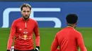 Pemain RB Leipzig Kevin Kampl menjalani sesi latihan di Stadion Etihad, Manchester, Inggris, 13 Maret 2023. RB Leipzig akan menghadapi Manchester City pada pertandingan sepak bola leg kedua babak 16 besar Liga Champions. (Paul ELLIS/AFP)