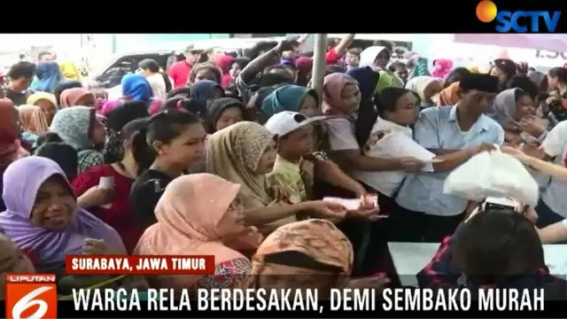 Warga Surabaya Rebutan Paket Sembako Murah Seharga Rp 20 Ribu
