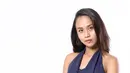 Runner Up Miss Earth Indonesia 2018 Aluna Rifani berpose seusai wawancara di kantor KLY, Jakarta, Jumat (23/11). Aluna akan mempersiapkan diri mengikuti ajang Miss Intercontinental di Filipina pada Januari 2019 nanti. (Liputan6.com/Herman Zakharia)