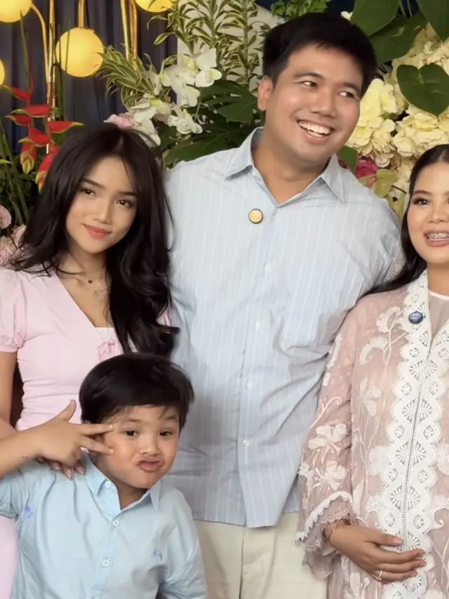 Fuji An tampil dengan dress Rp599 ribuan saat Gender Reveal dan Tujuh Bulanan Kakaknya . [@clinovic_photography]