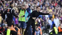 Pelatih Barcelona Xavi memberi isyarat selama pertandingan Liga Spanyol melawan Barcelona di Stadion Camp Nou, Sabtu, 31 Desember 2022. (Pau BARRENA / AFP)